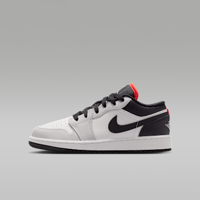 Air Jordan 1 Low Older Kids' Shoes. Nike IL
